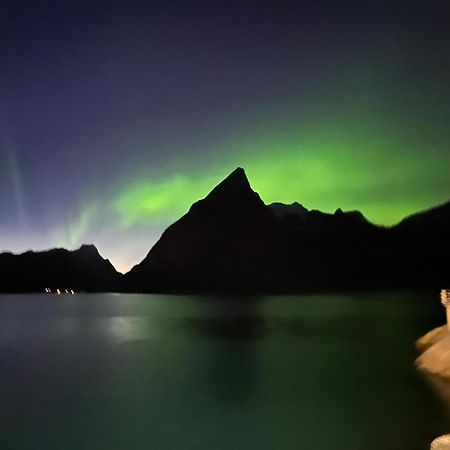Lofoten Suite Apartments - Rostad Retro Rorbuer Reine Bagian luar foto