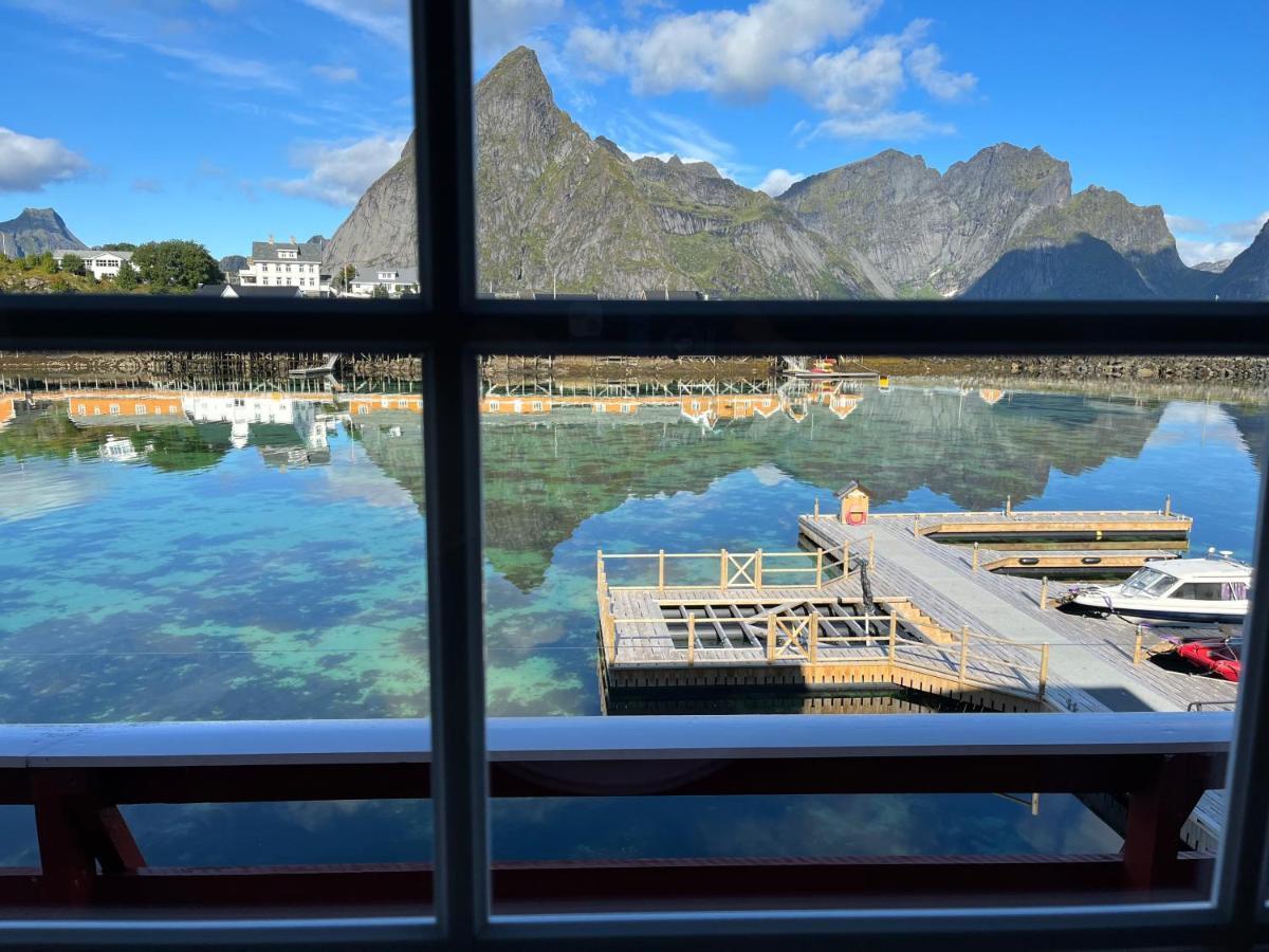 Lofoten Suite Apartments - Rostad Retro Rorbuer Reine Bagian luar foto