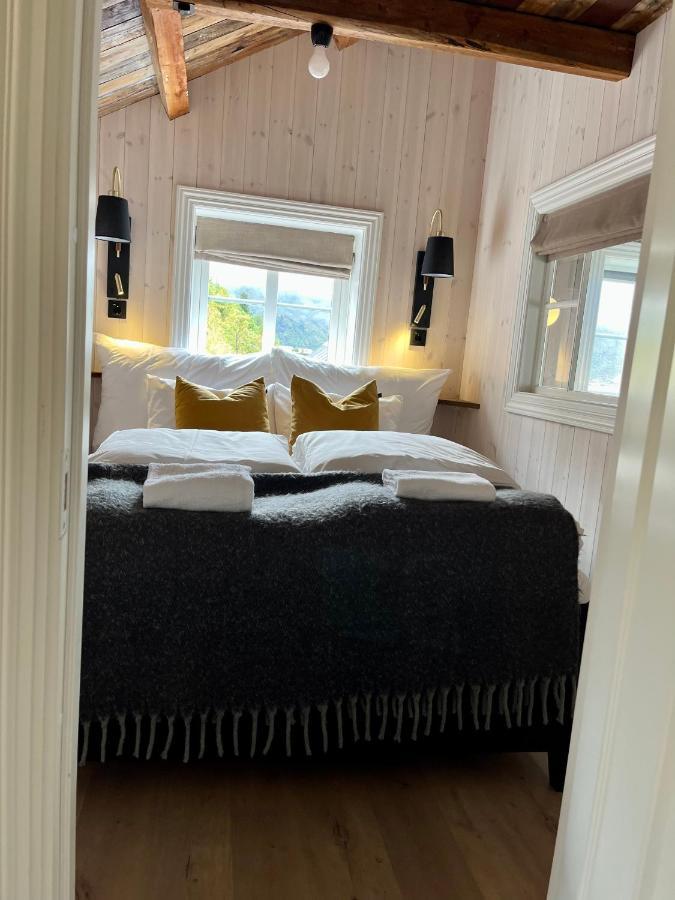 Lofoten Suite Apartments - Rostad Retro Rorbuer Reine Bagian luar foto