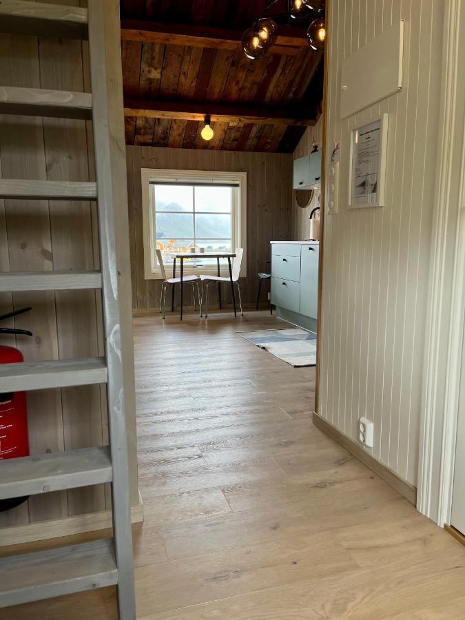 Lofoten Suite Apartments - Rostad Retro Rorbuer Reine Bagian luar foto