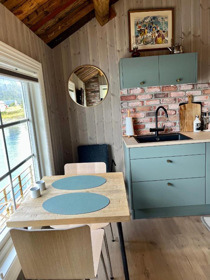 Lofoten Suite Apartments - Rostad Retro Rorbuer Reine Bagian luar foto