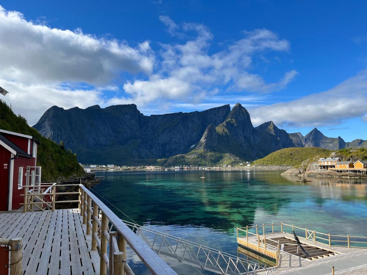Lofoten Suite Apartments - Rostad Retro Rorbuer Reine Bagian luar foto