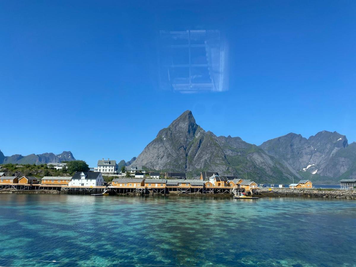 Lofoten Suite Apartments - Rostad Retro Rorbuer Reine Bagian luar foto