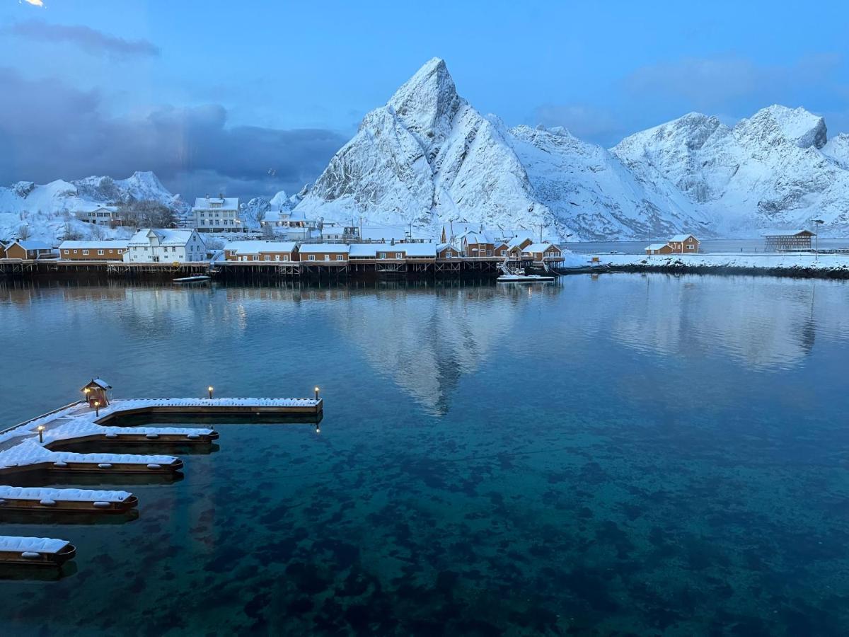 Lofoten Suite Apartments - Rostad Retro Rorbuer Reine Bagian luar foto
