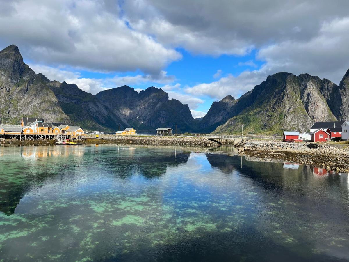 Lofoten Suite Apartments - Rostad Retro Rorbuer Reine Bagian luar foto
