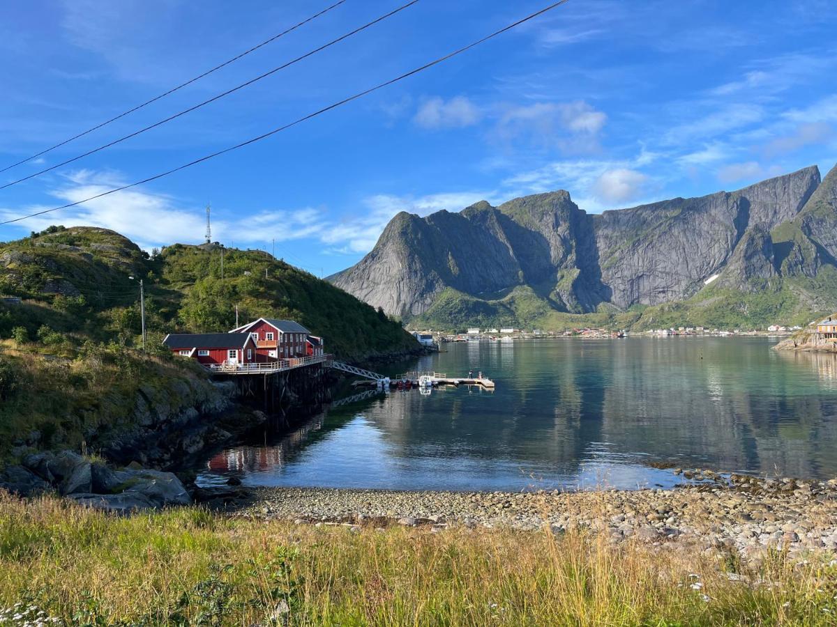 Lofoten Suite Apartments - Rostad Retro Rorbuer Reine Bagian luar foto