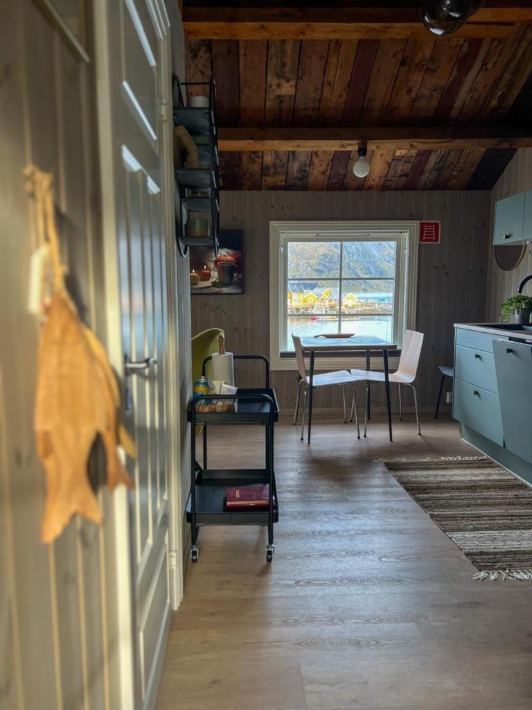 Lofoten Suite Apartments - Rostad Retro Rorbuer Reine Bagian luar foto