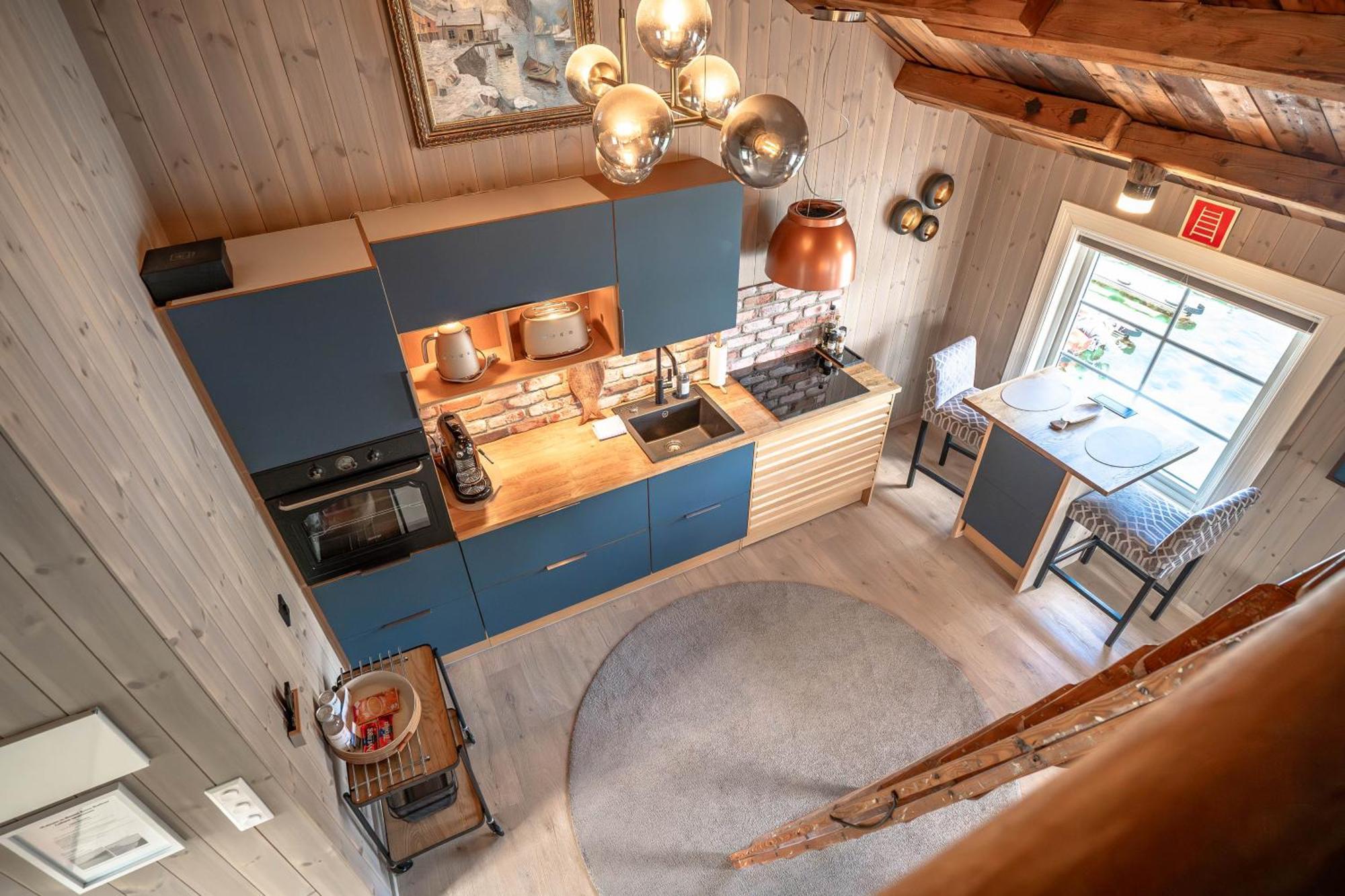 Lofoten Suite Apartments - Rostad Retro Rorbuer Reine Bagian luar foto